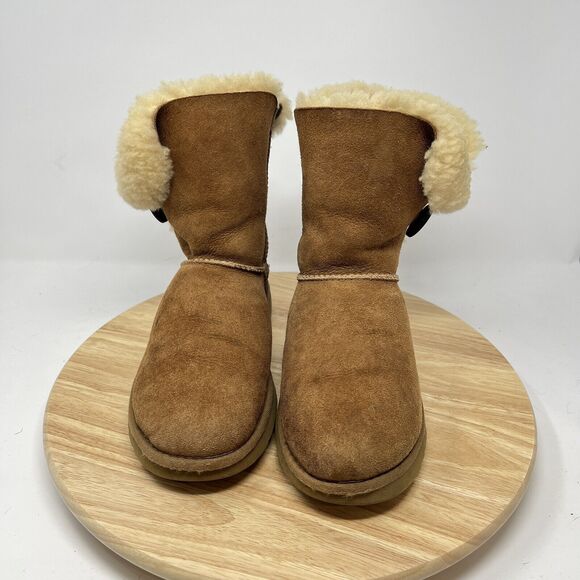 UGG Boots Classic Bailey Button Womens Sz 7 Brown Leather Sheepskin Winter 5803 - Picture 2 of 9